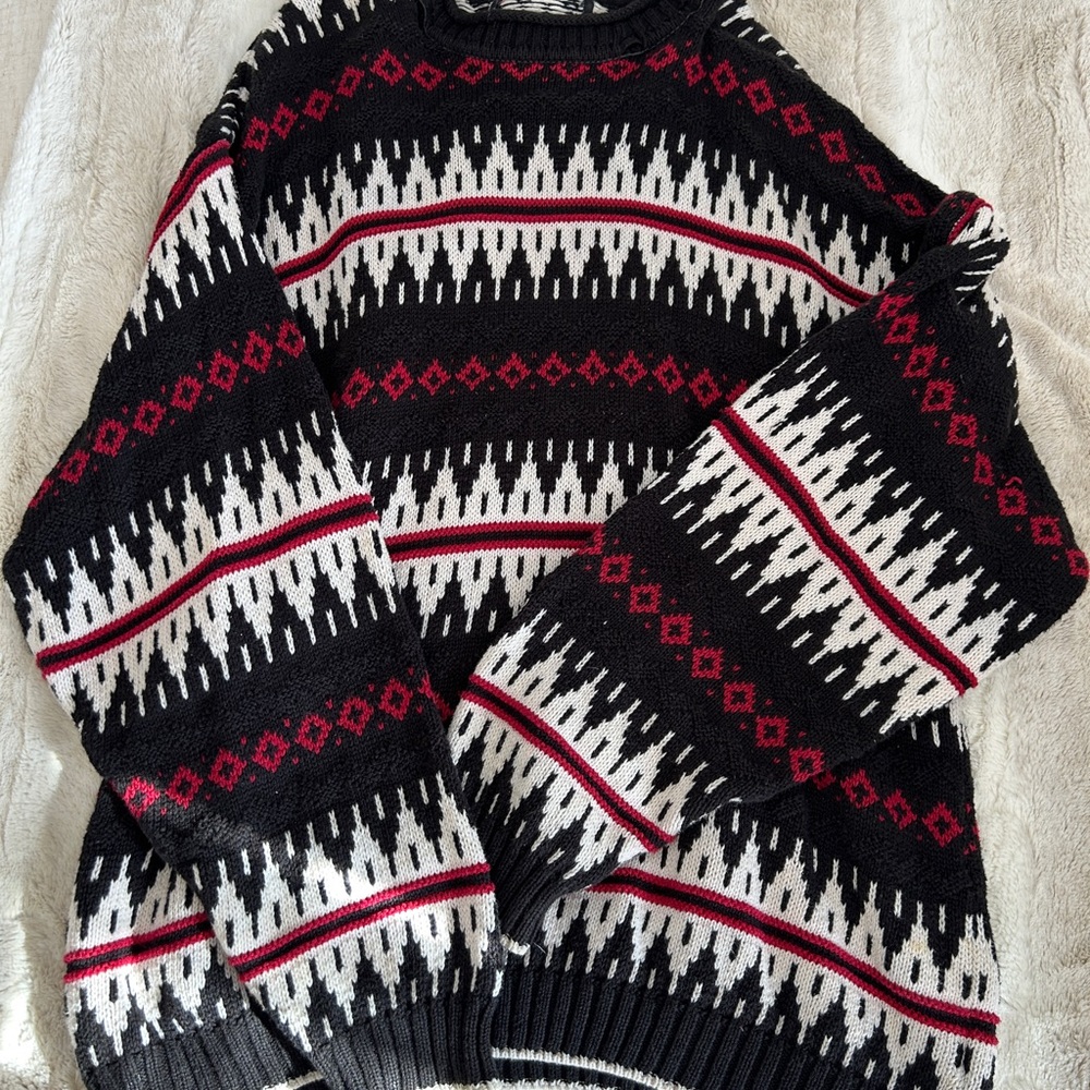 Black and White Patterned Men's Sweater